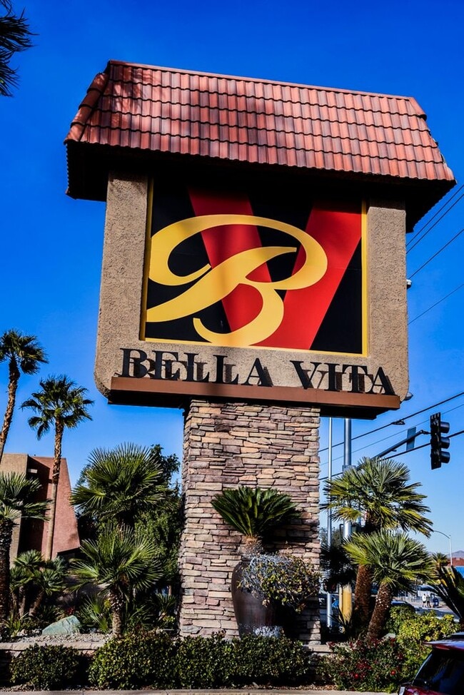 Building Photo - Beautiful 1 bedroom condo Resort style guard gated community