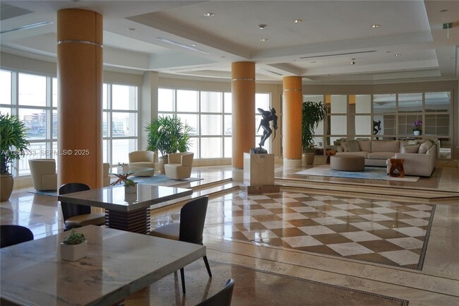 Building Photo - 848 Brickell Key Dr