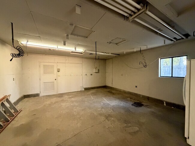 Building Photo - 1120 Landreth Ct