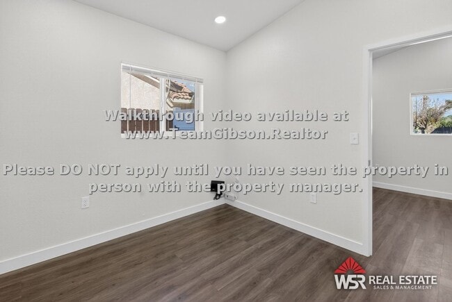 Building Photo - 1960 Summertree Dr