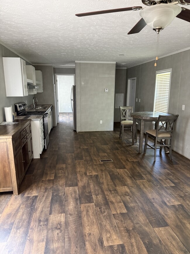 Building Photo - 4455 Middle St