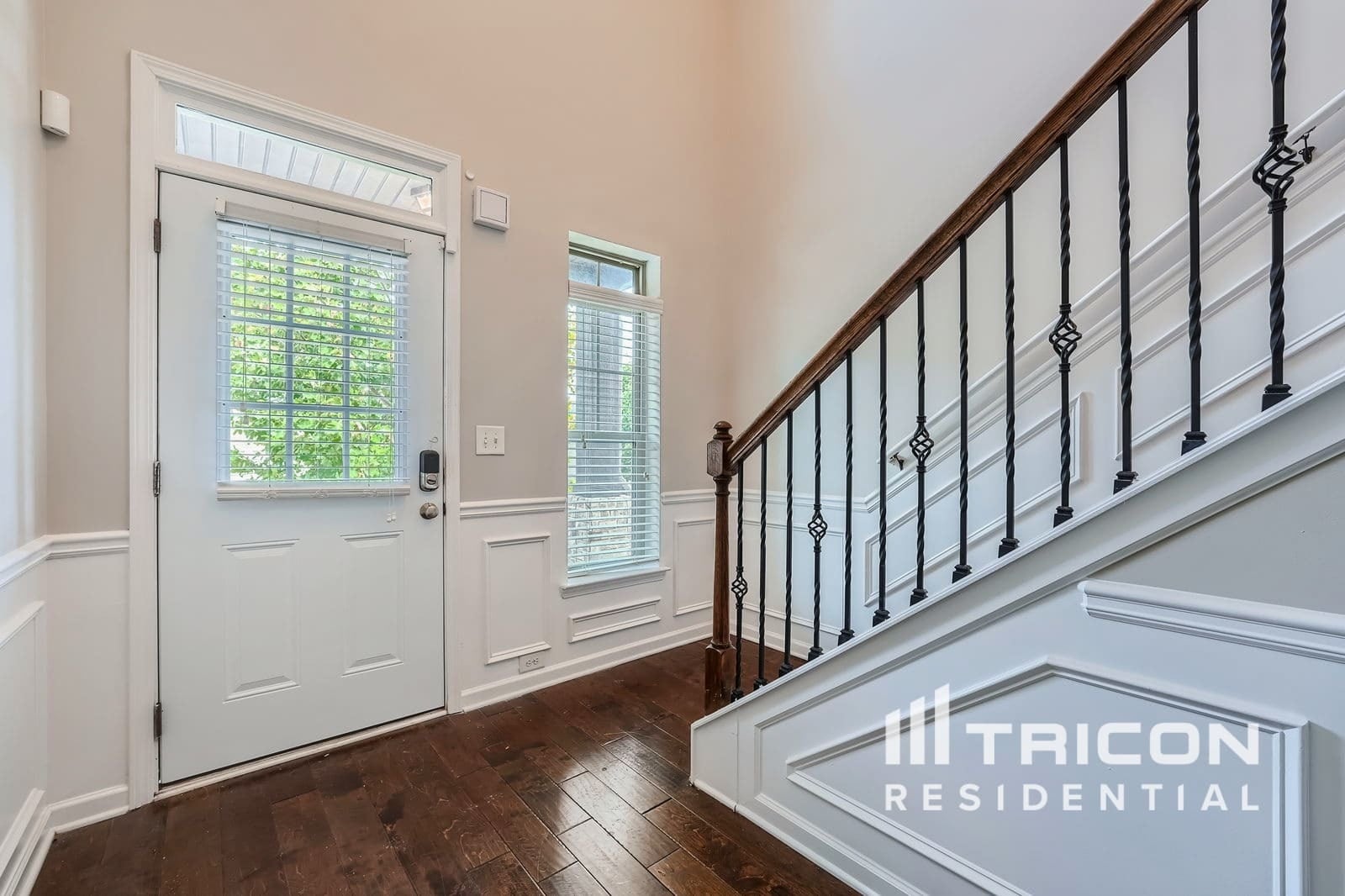 Building Photo - 744 Effendi Pl