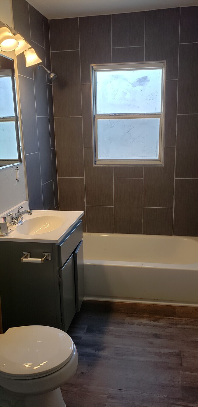 Building Photo - SE 44