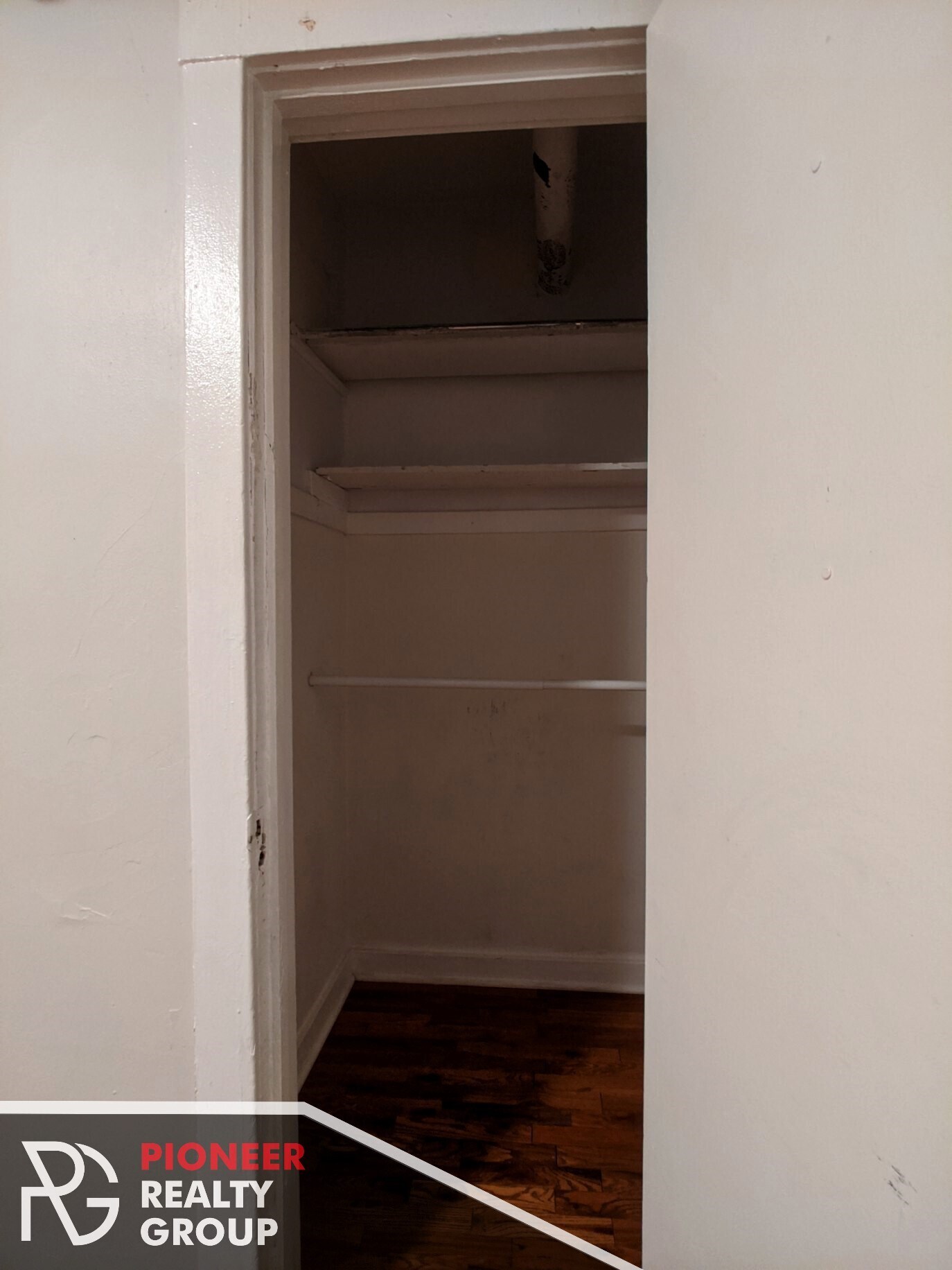 Building Photo - 3837 N Greenview Ave