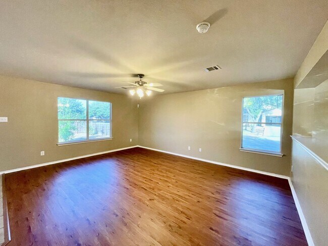 Building Photo - BEAUTIFUL 4 BR/2BTH HOUSE LOCATED IN CIBOLO AVAILABLE NOW!!