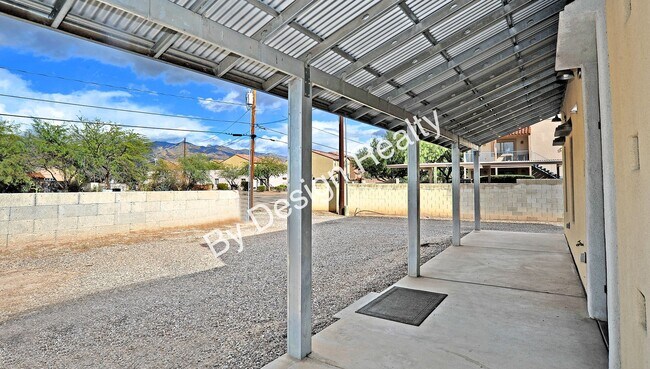 Building Photo - One-of-a-Kind Midtown 3 Bed 2.5 Bath Home | 2,040 SQ FT of Custom Craftsmanship