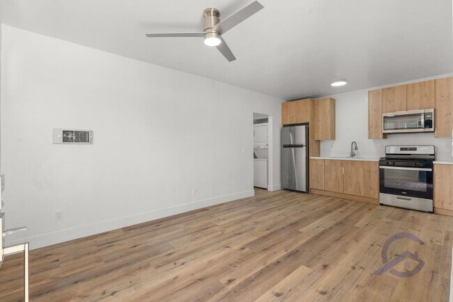 Building Photo - Completely Renovated Ocean Beach 1 Bed/1 Ba