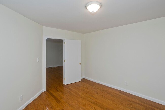 Building Photo - 181 State St