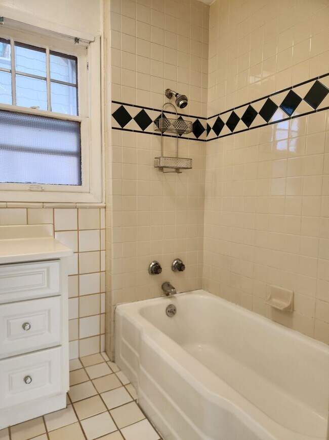 Building Photo - Charming home MOVE IN READY in Wash Park West neighborhood!! Amazing Deal!!!