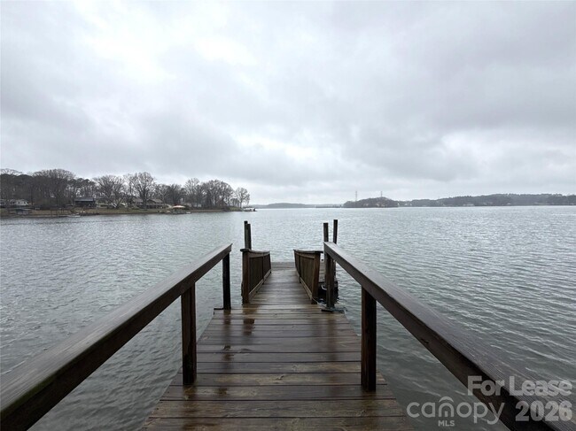 Building Photo - 3628 Brooks Ln