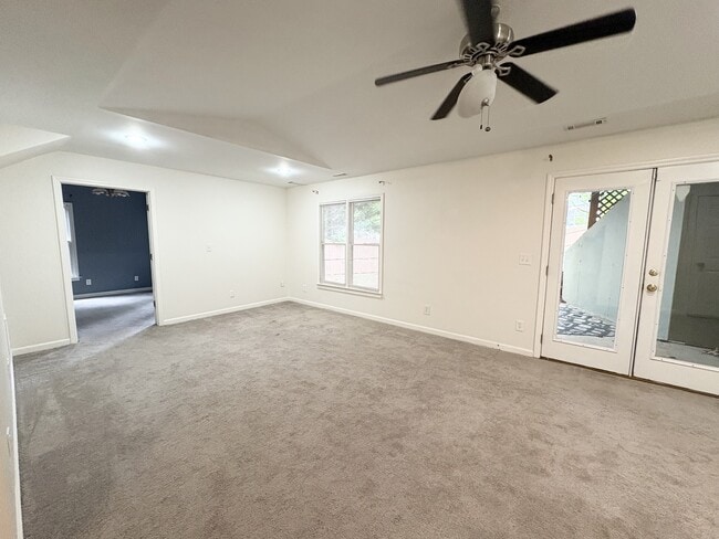 Building Photo - 403 Dogwood Way