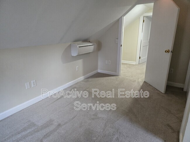 Building Photo - 519 Maycox Ave