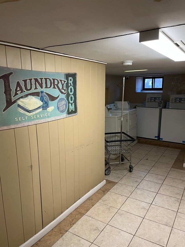 Building Photo - 250 Avenue B