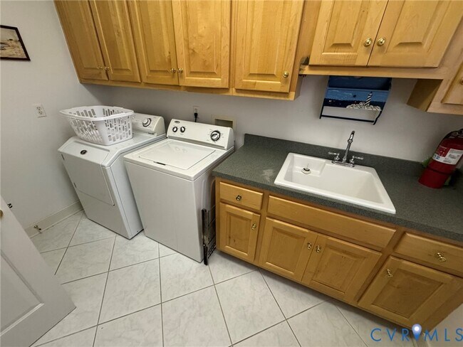 Building Photo - 12106 Sloan Dr