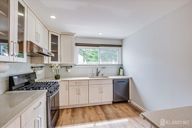 Building Photo - 9 Regent Ct