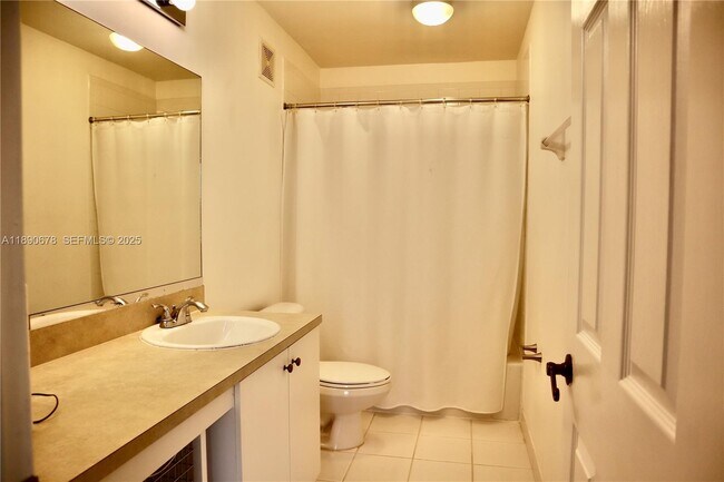 Building Photo - 8656 Southgate Shores Cir