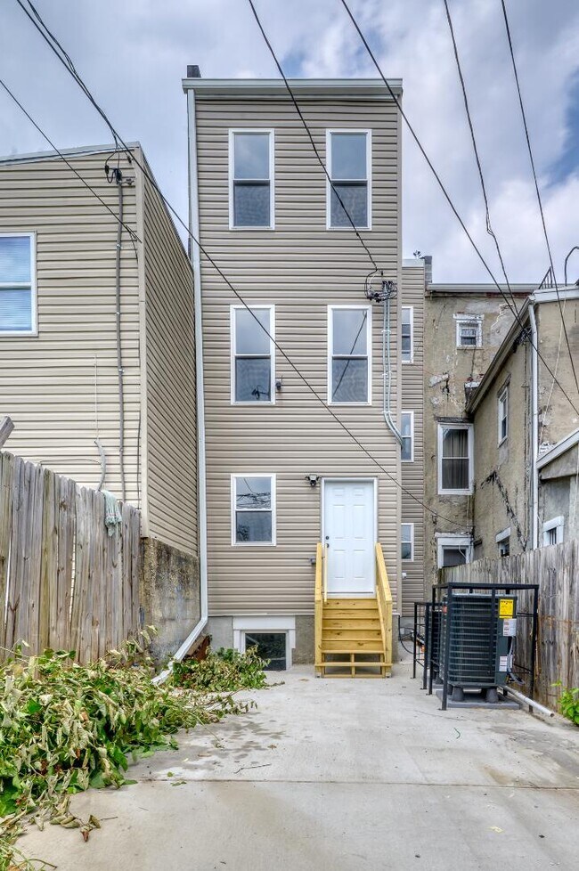 Building Photo - 1709 Edmondson Ave