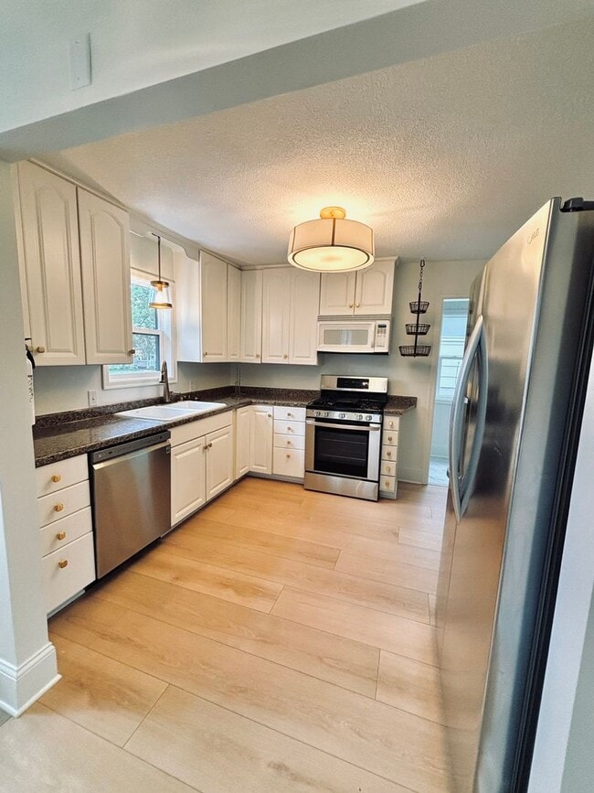 Building Photo - 7713 Knoll St