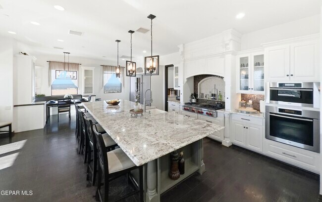 Building Photo - 444 San Clemente Dr