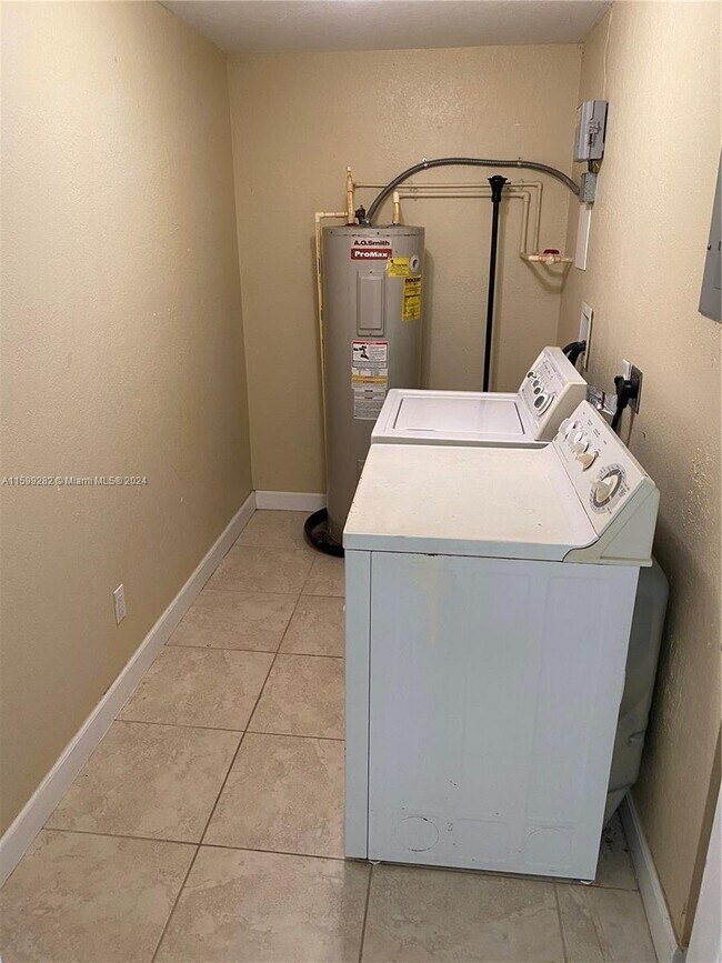 Building Photo - 7118 Southgate Boulevard Apt #7118, North ...