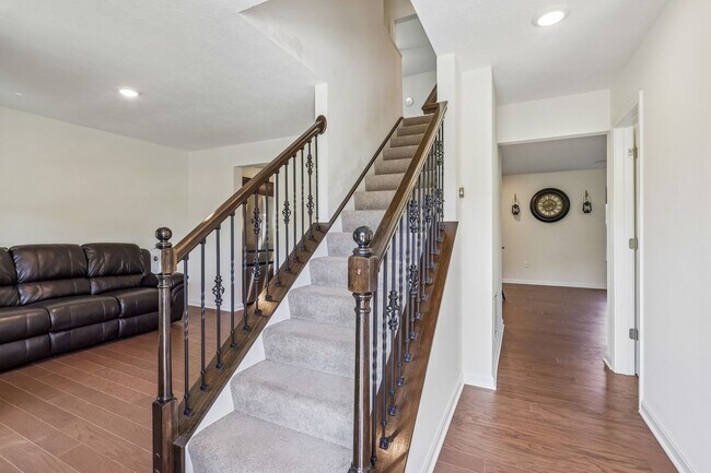 Building Photo - 1105 Deerfield Dr