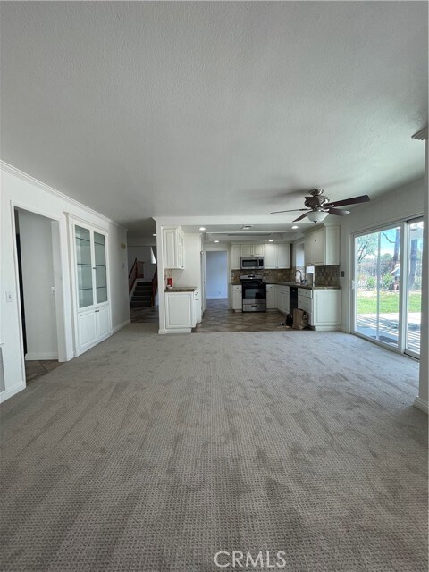 Building Photo - 41572 Willow Run Rd
