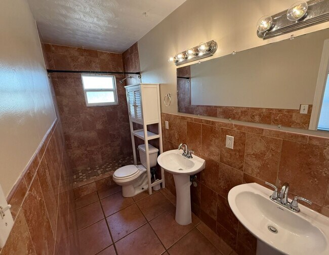 Building Photo - 3 Bedroom - 2 Bath - 2 Car Garage - Fenced Yard