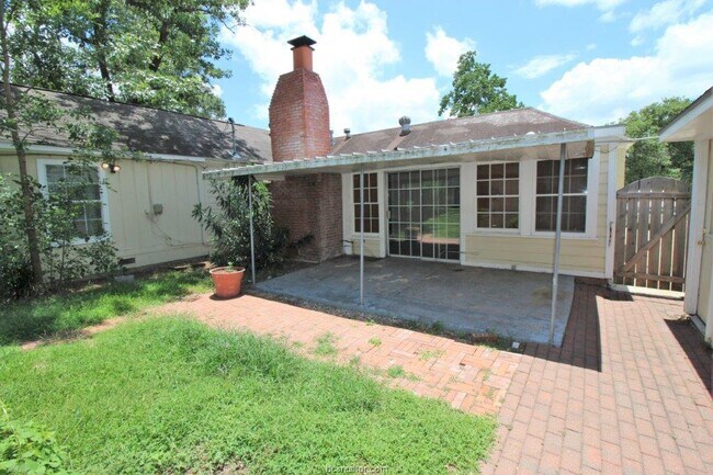 Building Photo - 1015 Milner Dr