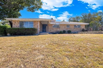 Building Photo - Beautiful Single-Story Home for Rent in Dallas | 3 Bedrooms | Living Room | Dining Room + Large G...