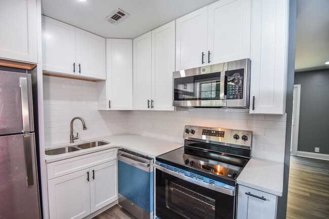 Building Photo - 1512 Waverly Way