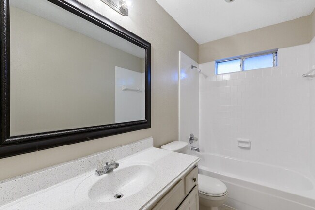 Building Photo - 18067 Garden Manor Dr