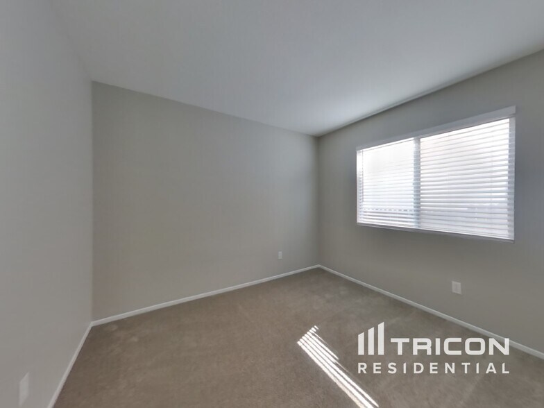 Building Photo - 16946 Sorrento Ln