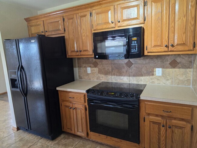 Building Photo - Great Home in Edmond School District + Ref...