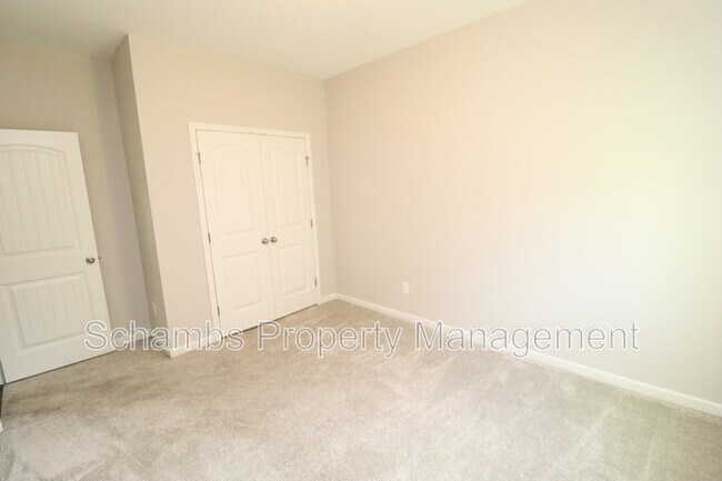 Building Photo - 84 Fairview St