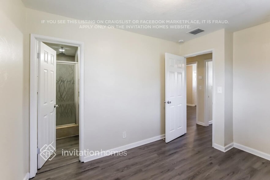 Building Photo - 3780 SW 16th Pl