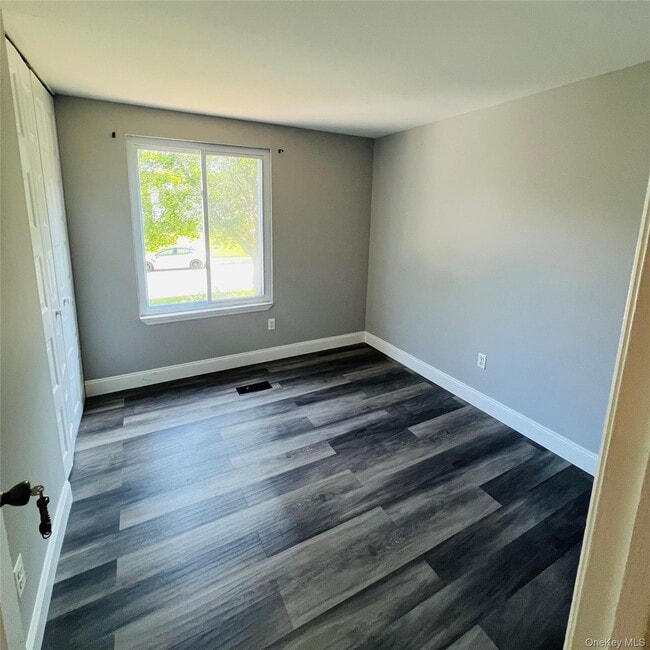 Building Photo - 40 Iris Cir