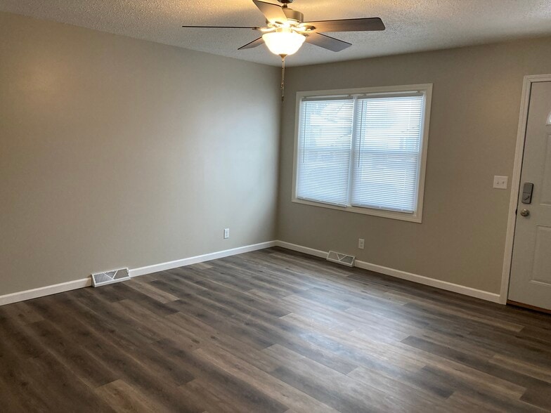 Living room - 6504 Kelling St