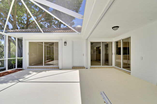 Building Photo - 11301 Myrtle Oak Ct