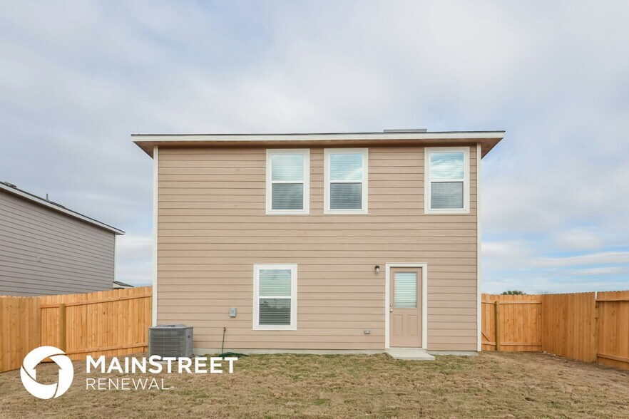 Building Photo - 6214 Lakefront