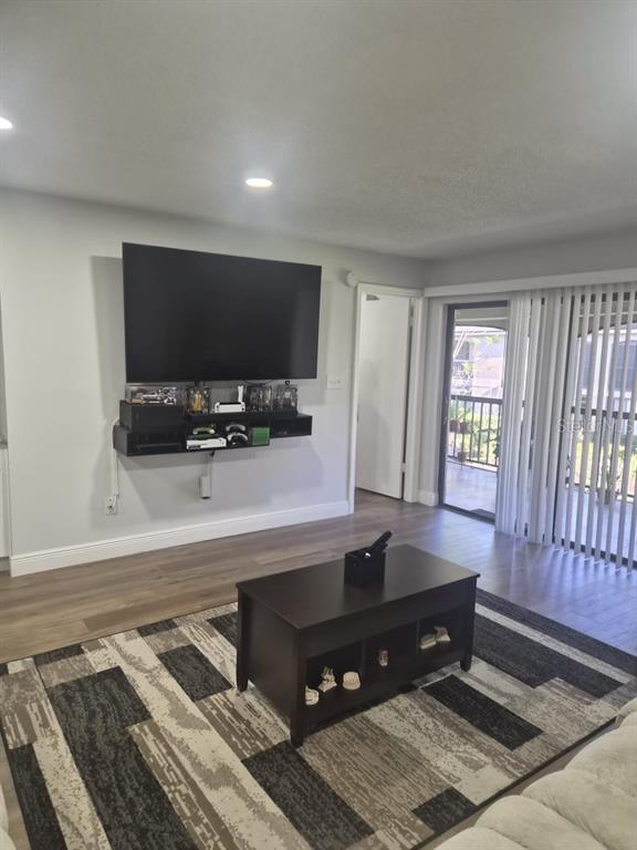 Building Photo - 1055 Kensington Park Dr