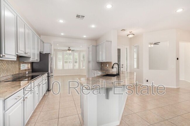 Building Photo - 4652 E Donato Dr