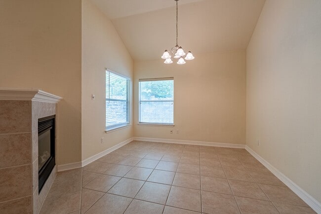 Building Photo - 1305 Delsie Dr