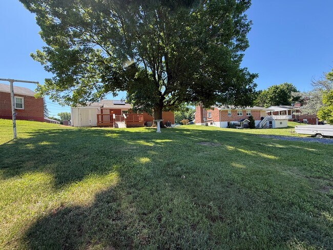Building Photo - 249 Daycotah Ave