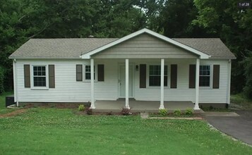 Building Photo - Cute 3 bed 1.5 bath, fenced yard, perfect ...