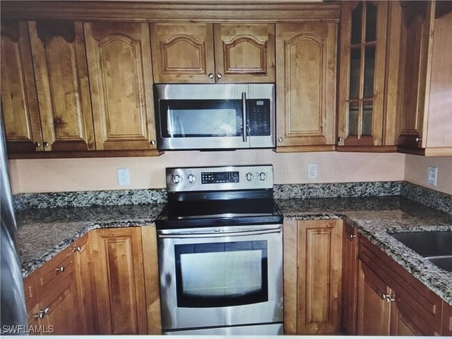Building Photo - 9069 Gervais Cir
