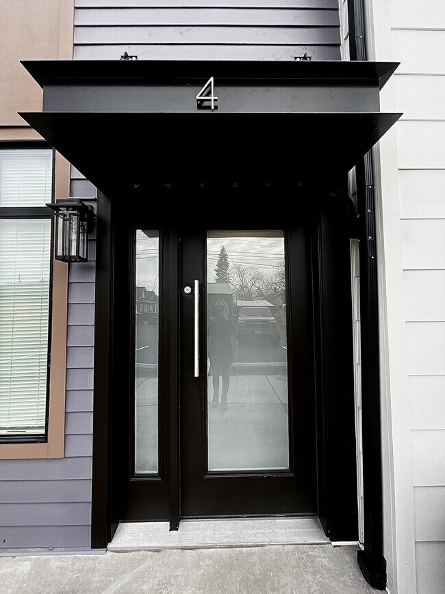 Building Photo - Townhomes on Hamilton