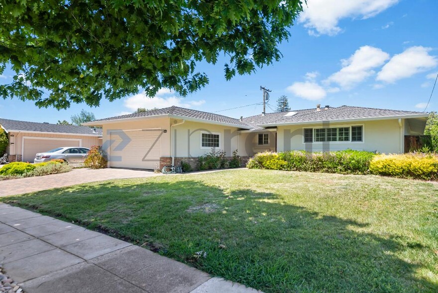 Building Photo - Unit n/a