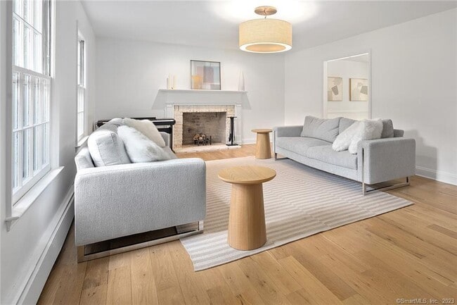 Building Photo - 33 Riverfield Dr