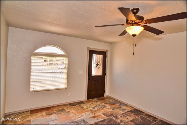Building Photo - 703 Joe Rodriguez Dr