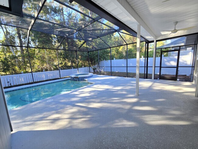 Building Photo - 637 Grand Parke Dr